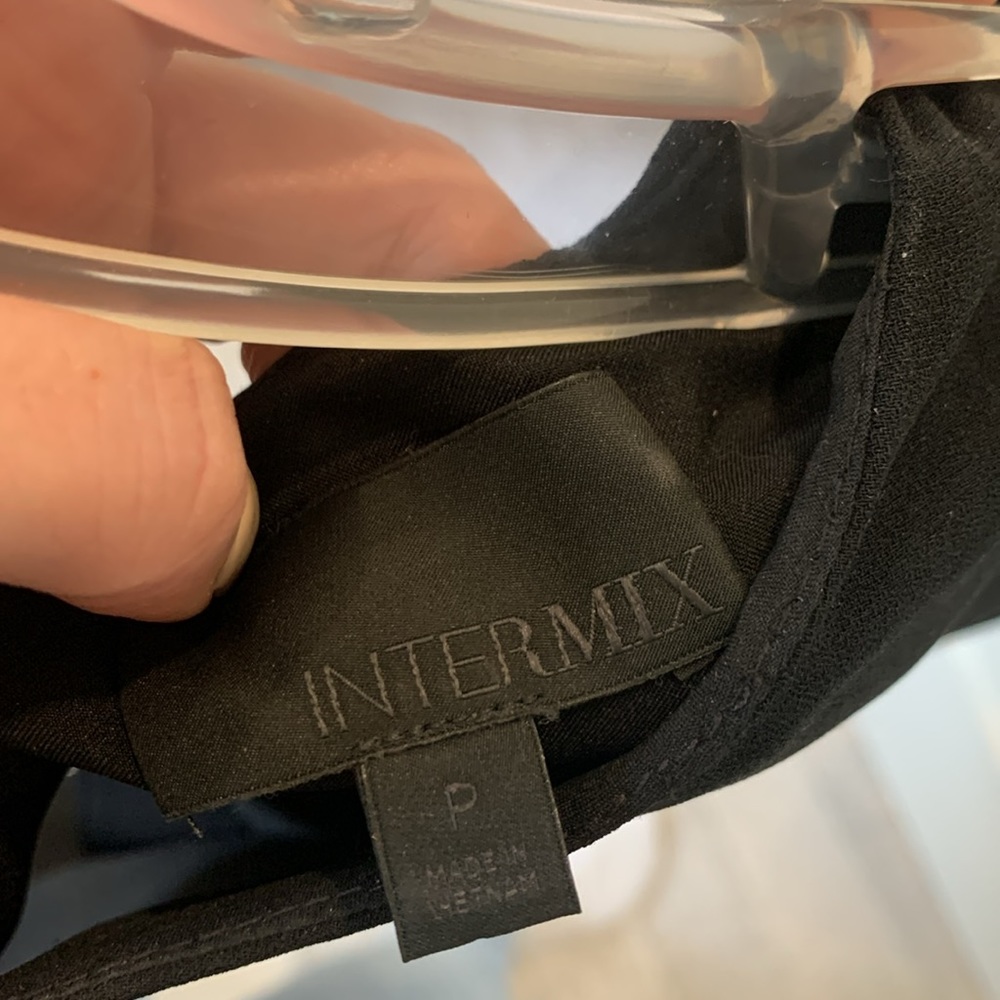 Intermix open back top - Picture 10 of 11